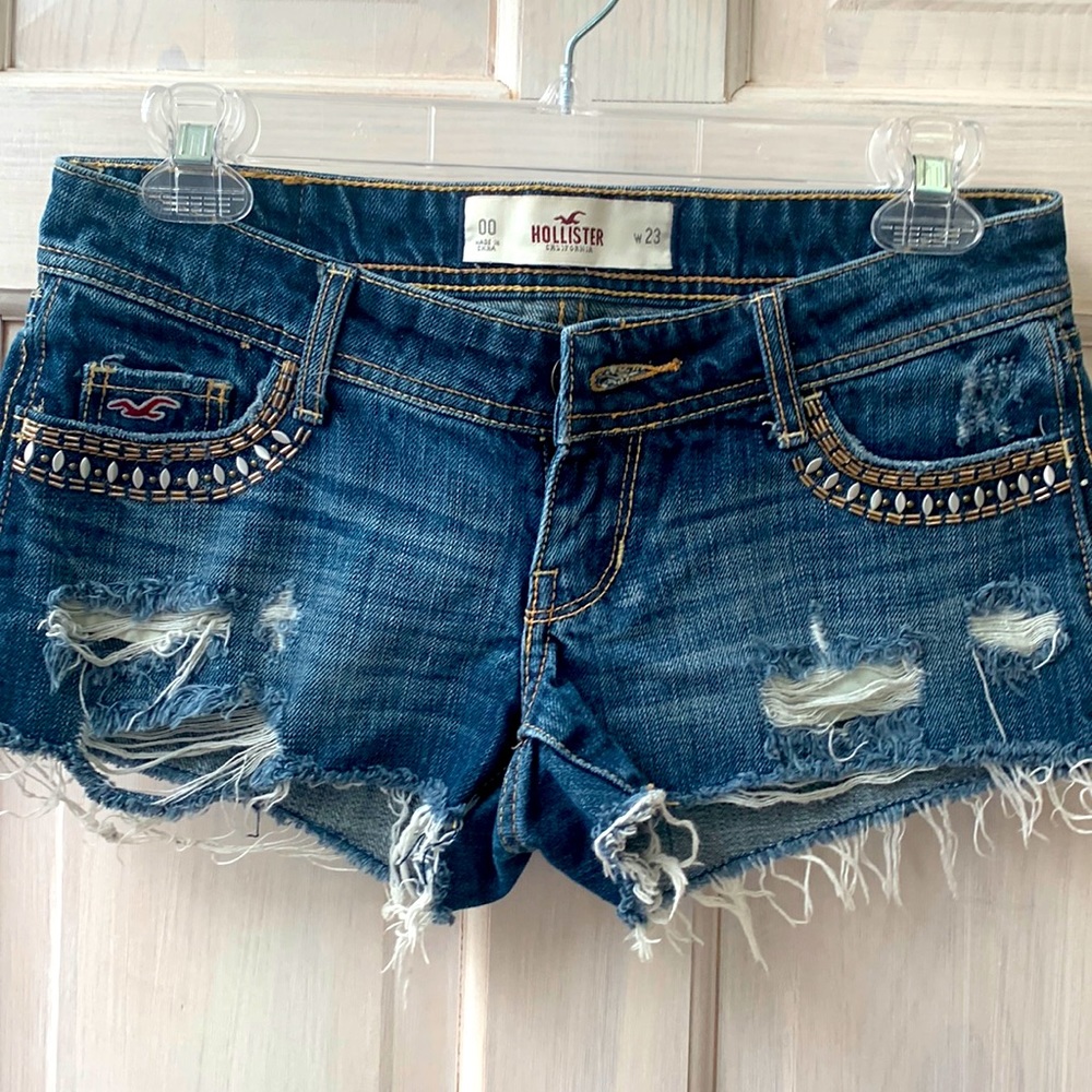 Hollister womens jeans shorts size 00, some ripped parts.